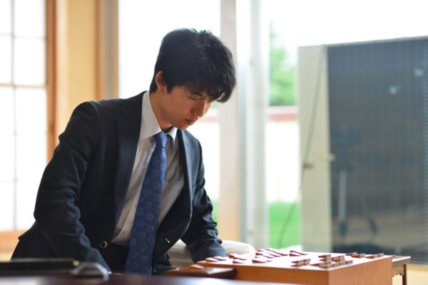 中学生棋士・藤井聡太四段、進学の意向を固める「全てのことをプラスにする気持ちでこれからも進んでいきたい」