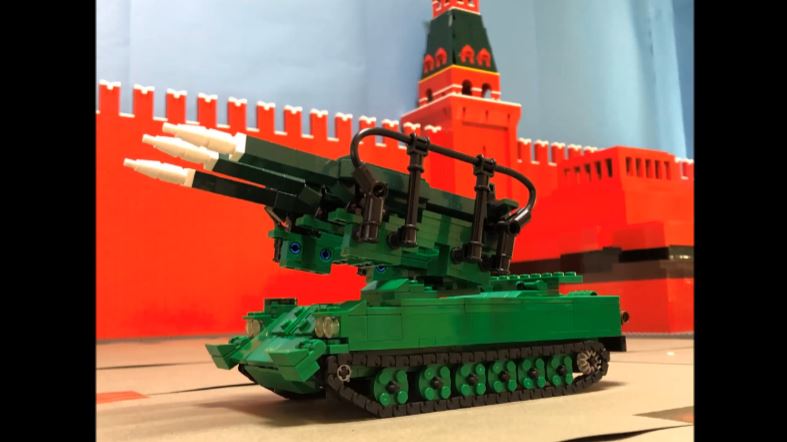 ズラリと並んだレゴ戦車たち ロシア陸軍 赤の広場 を車体の特徴を捉えた完成度の高い戦車隊で再現してみた ニコニコニュース オリジナル
