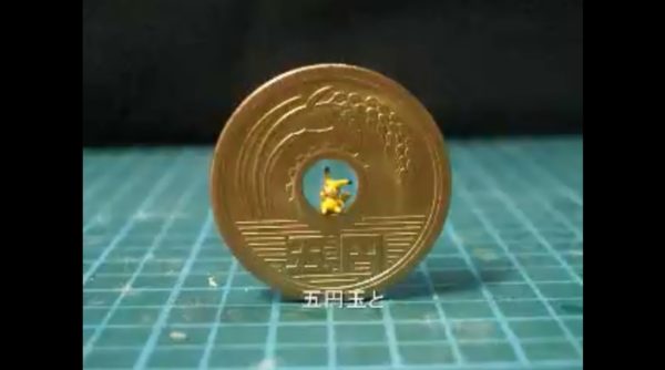 極小サイズのピカチュウを作ってみた！ 五円玉の真ん中に収まる小ささに「五円玉がでかいんでしょ（疑心暗鬼）」