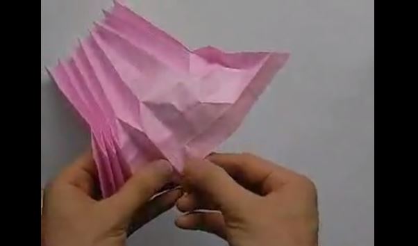1枚の折り紙で Dragon Ball の かめはめ波 を撃つシーンを折ってみた 波動まで再現した完成度は紙ワザの極み