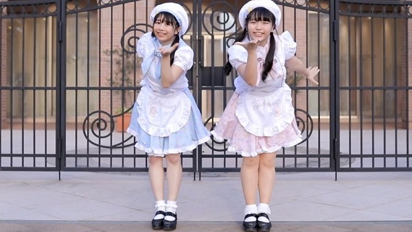 とっても可愛いメイドさん 2の マジカルショータイム ダンスに釘付け 魔法を成功させることができるのかドキドキしながら見てほしいです