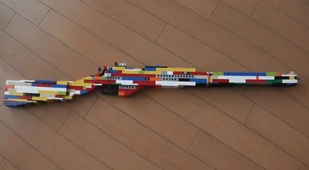 レゴでライフル型の 輪ゴム銃 を作ってみた 見た目のカラフルさからは予想外の ボルトアクション に 子供かと思ったら天才だった の声