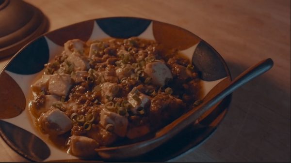 残り物のカレーを麻婆豆腐する魔改造レシピ！ ニンニクやショウガの風味も加わって、めちゃくちゃ美味しそうな一品が生み出される