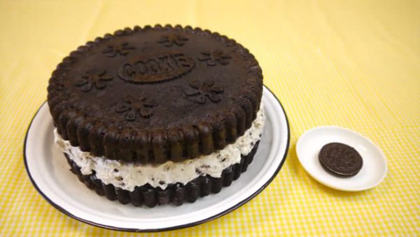 直径24cmの『ジャイアントオレオケーキ』を作ってみた！ 「誕生日ケーキにしたい」「カロリーヤバイけどやっぱ食べたい」などの声