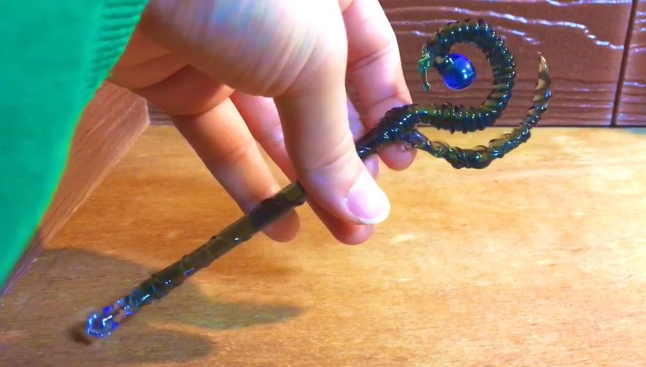 ガラス細工で 黒魔導士の杖 を作ってみた かぎ爪が抱えた宝玉 のようなデザインに カッコイイ の声