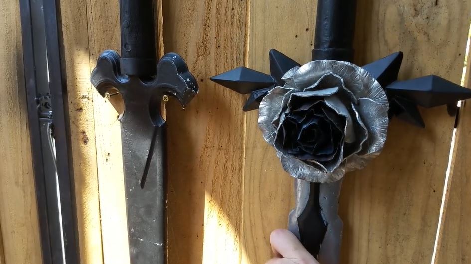 Sao 青薔薇の剣をアルミ鋳造で作ってみた 金属を叩いて作り上げた薔薇が見事な作品に 素晴らしい マジですごいなぁ の声 ニコニコニュース オリジナル