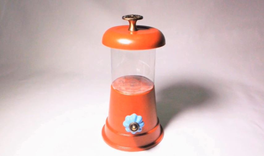 ハロウィンにぴったりの キャンディポット を 100均材料で 作ってみた 材料を接着するとランタンみたいに完成し すごいかわいい 声