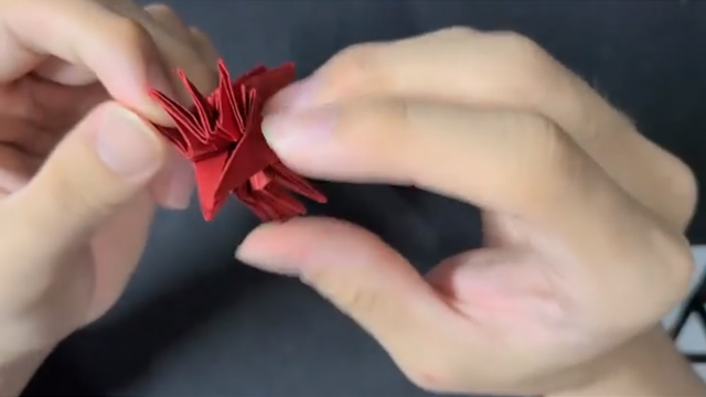 足が12本の 折り鶴 を作ってみた 制作時間40分の作品をご覧あれ ニコニコニュース オリジナル