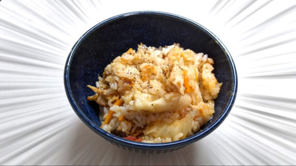 ケンタッキーツイスター炊き込みご飯…？ ピリ辛サルサのラップをお米と炊いてみたら、色々あわさり予想外の美味飯に！