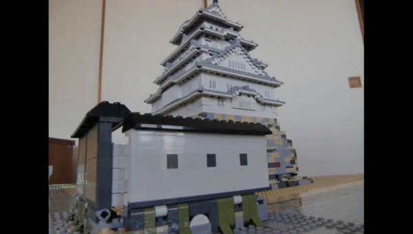 レゴで飛び出す絵本みたいな「姫路城の大天守」を作ってみた！ 機能的な“折り畳み構造”に驚きの声が止まらない
