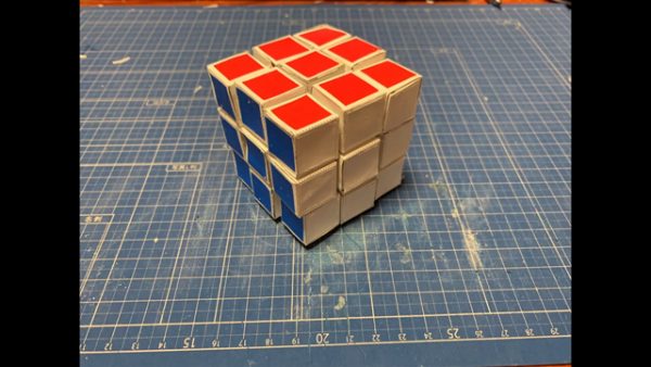 ほぼ紙だけで「ルービックキューブ」を作ってみた！ 6面そろえるのに30分以上かかる仕様に