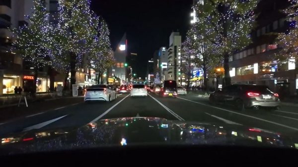 大阪「御堂筋イルミネーション2022」を車で走ってきた！ エリアごとに変わる光と街並みが見ていて楽しい！