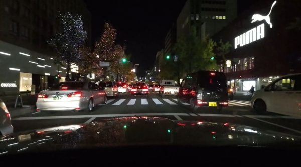 大阪「御堂筋イルミネーション2022」を車で走ってきた！ エリアごとに変わる光と街並みが見ていて楽しい！