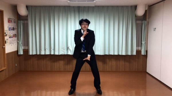 背広のおっさんが YOASOBIの『アイドル』を踊ってみた！ 応援したくなる素敵な笑顔が「【おじの子】」「日本一可愛いおっさん」と人気
