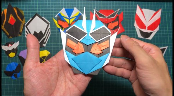 折り紙で『仮面ライダーガッチャード』を折る方法を紹介！ 「折り目つけるのはカッターマットの上で」などキレイに仕上げるためのコツも解説