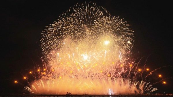 超ワイドスターマインが美しい「能代の花火」を見に行ってきた！ 夏の夜空を彩る光景を“高画質＆高音質”で撮影