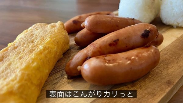 一番美味しいシャウエッセンの食べ方を、自分を大蛇丸と信じて止まない一般男性が紹介！ 手軽な“茹で焼き”レシピへ「うまそう」「おいしそう」の反響