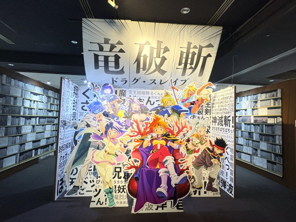 「原作35周年記念 スレイヤーズ展～ごぅずおん～」ソラマチ会場での興奮をお届け！ 35周年にして初の大規模展示会は、竜破斬の特大パネルもありファン必見【イベントレポート】