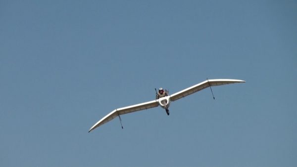 『風の谷のナウシカ』の「メーヴェ」を模した飛行機のラストフライトへ行ってきた！ のびやかに空を飛ぶ姿へ「メーヴェだ」「これは鳥だと思うわな」の声
