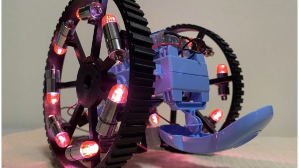 タミヤの工作キットを魔改造して「パンジャンドラム」にしてみた！ 爆音セットのパワーあふれる走行と旋回を披露