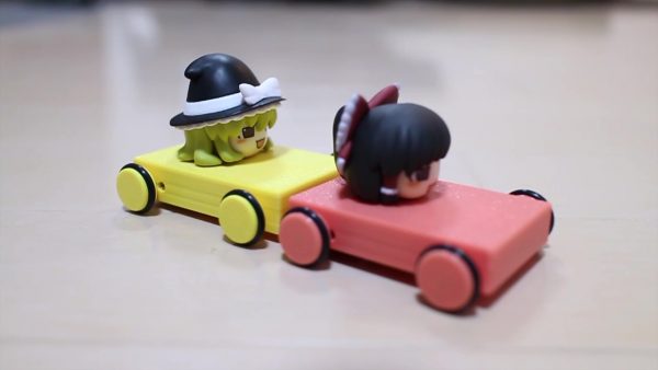 ゆっくり霊夢＆魔理沙が「スィー」と走る！ 100均“ゆっくりミニフィギュア”にぴったりな乗り物をゼロから自作してみた